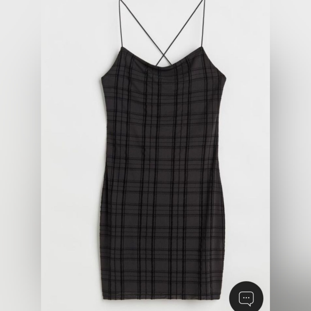 DIVIDED OPEN BACKED BODYCON BLACK DEESS SIZE M EXCELLENT CONDITIONS